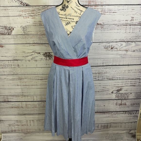 Chetta B Dresses & Skirts - Chetta B striped lined sleeveless size 12 v-neck. Belted midi swing Career Dress
